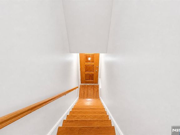 4th image of 439 Bergen Blvd