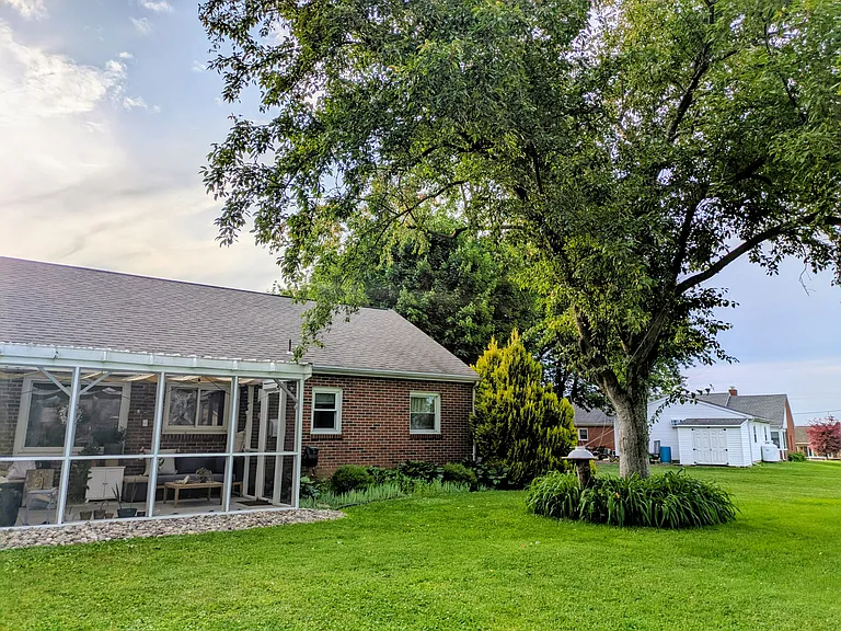 751 Lawrence Blvd — Photo 34