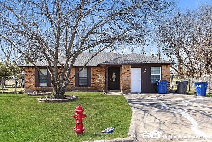 1st image of 208 Rose Way