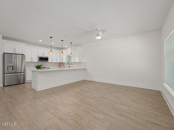 4th image of 928 PEARL Street