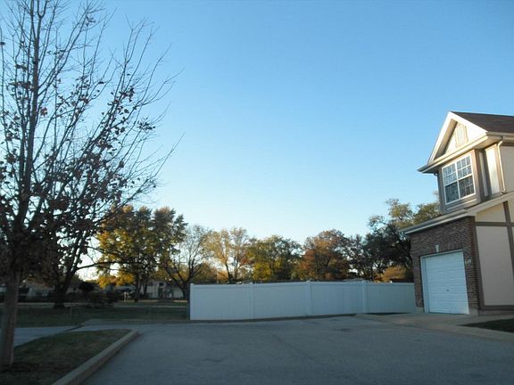 4th image of 643 Rosetta Dr