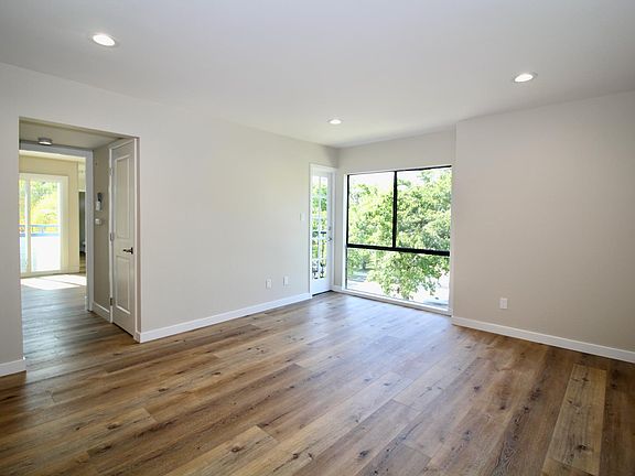 2nd image of 634 Palm Dr #101