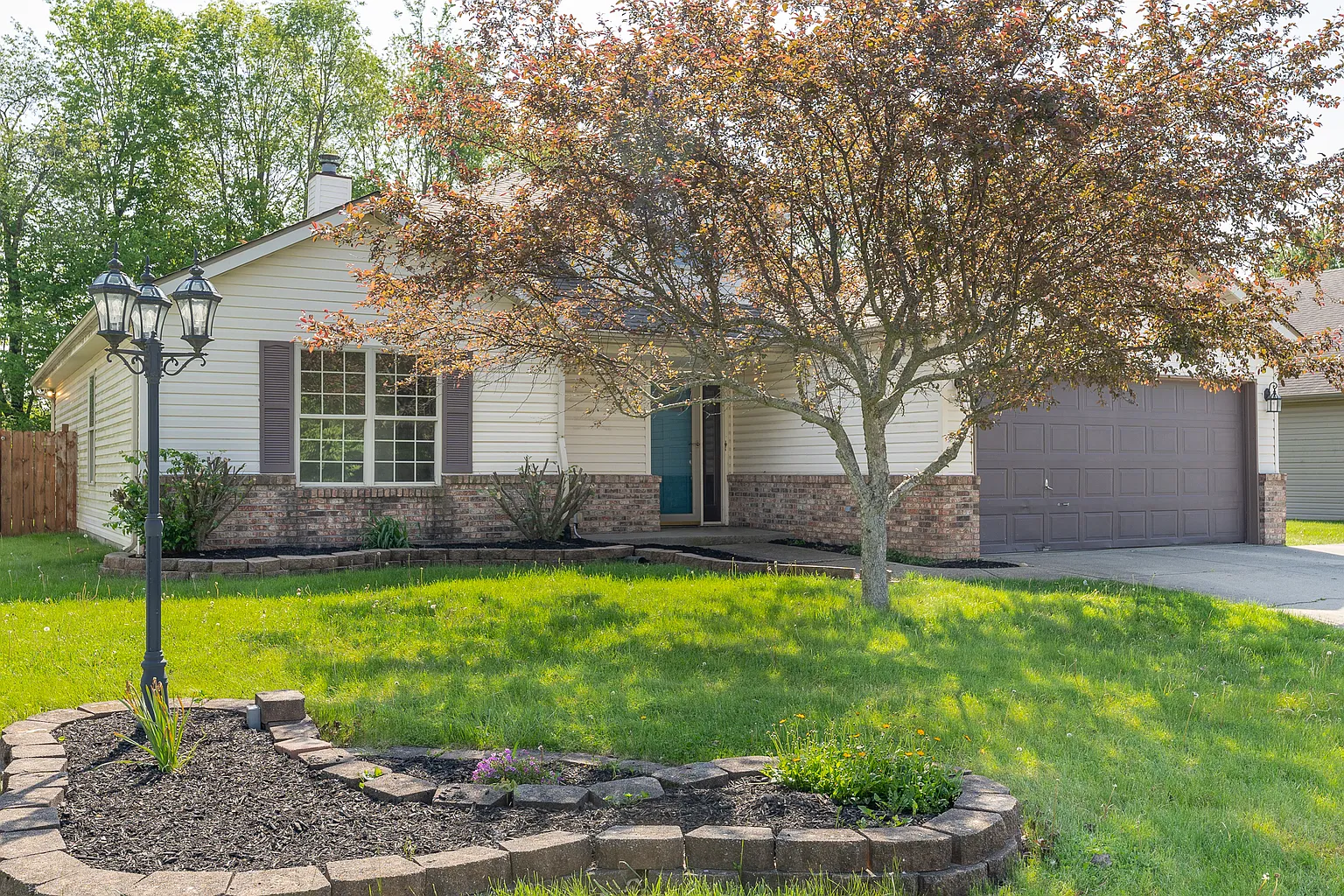 427 Van Buren St photo 1