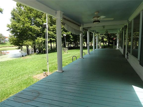 3rd image of 601 Horseshoe Dr