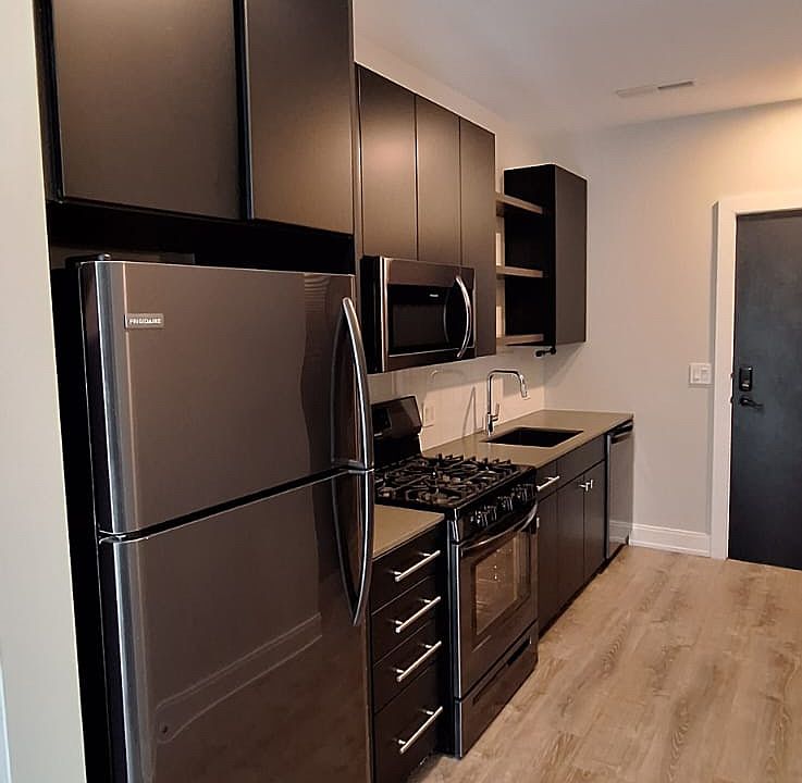 1st image of 941 W Belmont Ave #5-506
