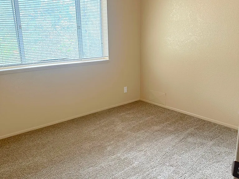 2100 Zermatt Dr — Photo 15