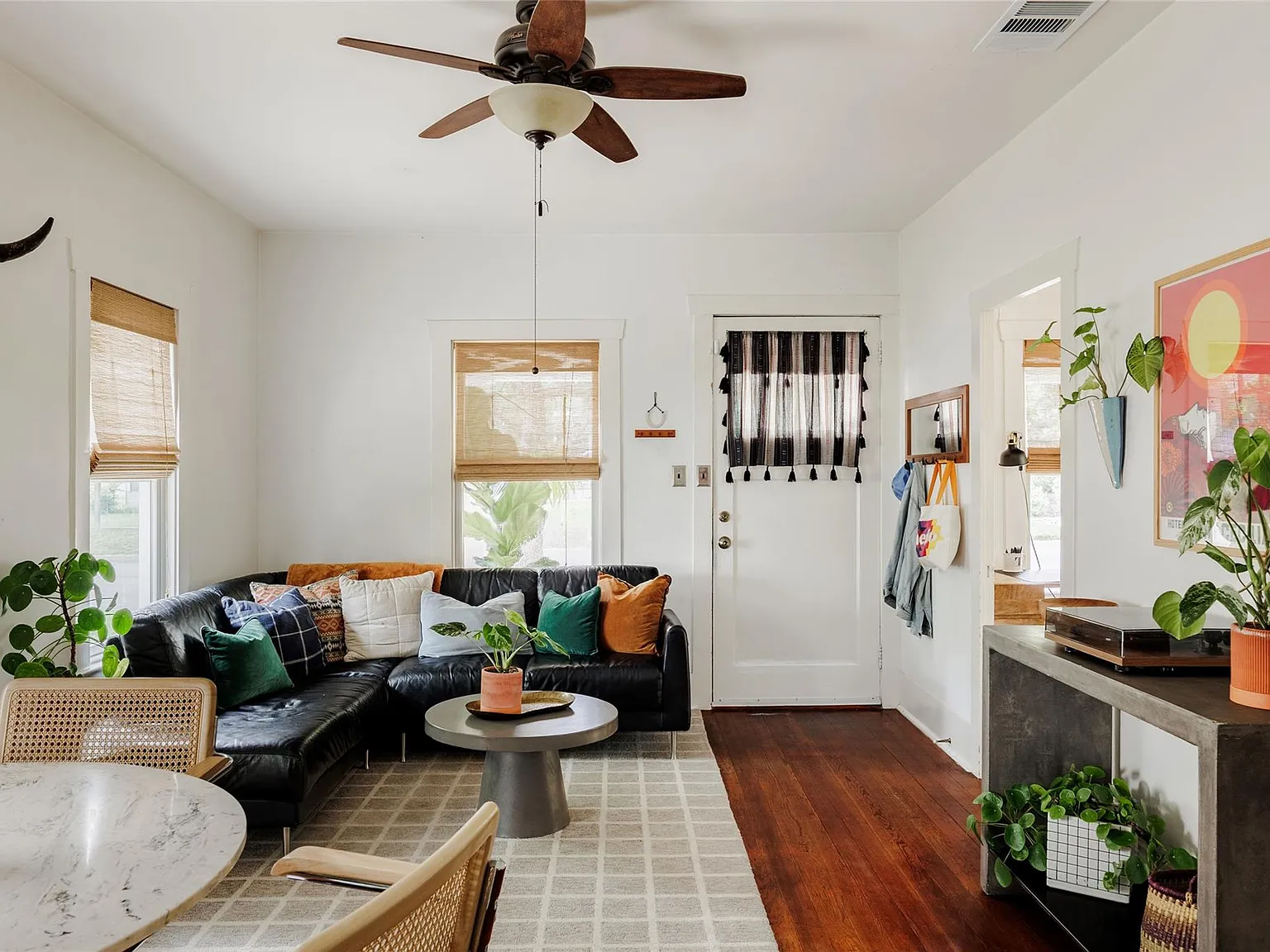 2 bed, 1.0 bath, 960 sqft, $3,200 — Photo 4