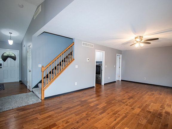 4th image of 568 Fox Burrow Ct