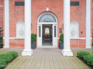 40 W Elm St APT 4B, Greenwich, CT 06830