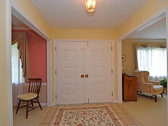 2nd image of 7025 Woodsedge Dr