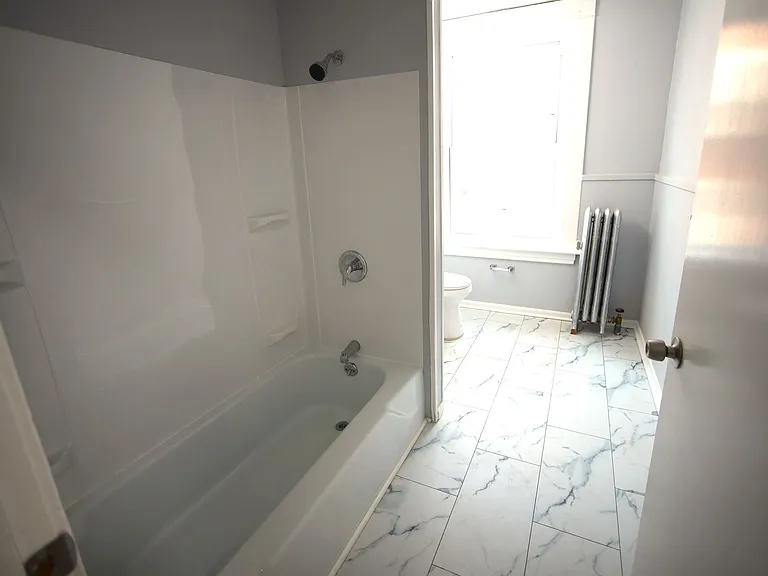 18 Kent Avenue — Photo 3