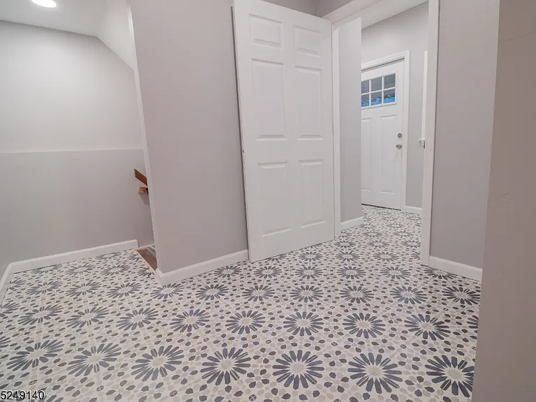 205 Gordon Ave — Photo 2