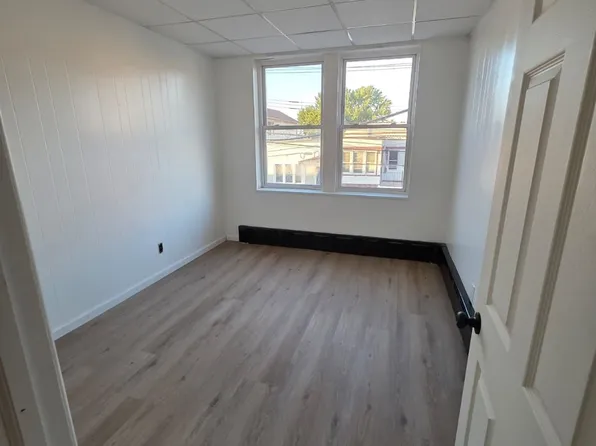 1405 43rd Street image 7 of 11