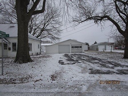 2nd image of 502 W Hagerman St