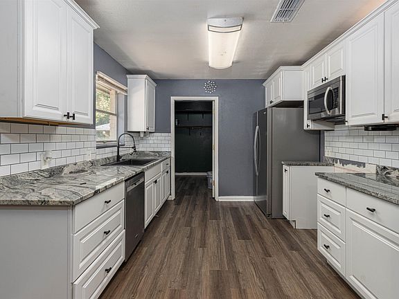 5th image of 1206 Jonquil Dr