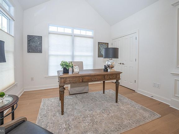 4th image of 1060 Balfour Cir