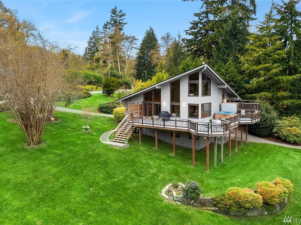 An exceptional home perched on a slope to take advantage of the wonderful views.