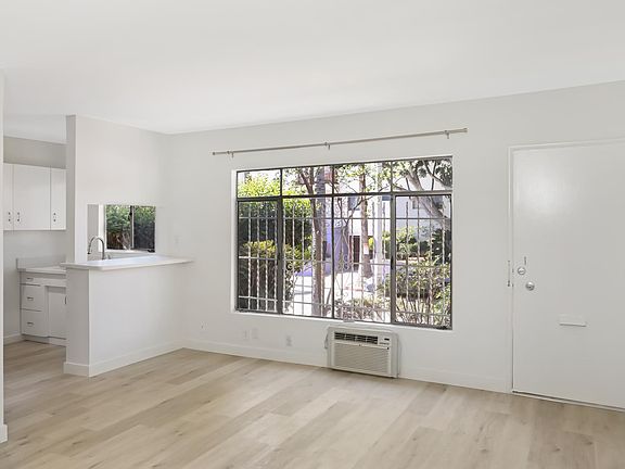 3rd image of 950 N Curson Ave #2