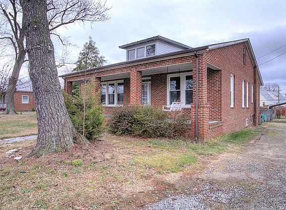 3rd image of 3940 Oakleys Ln