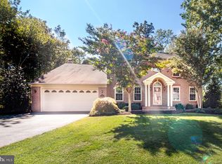 4922 Edge Rock Dr, Chantilly, VA 20151