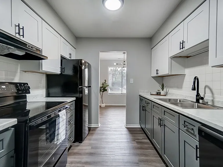 Fairview Court Apartments — Photo 1