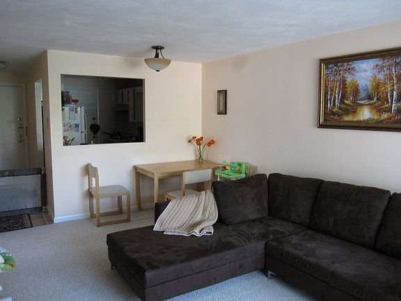 3rd image of 900 Governors Dr APT 14
