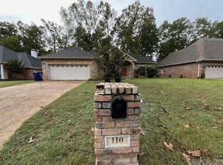 110 Montpellier Dr, Maumelle, AR 72113
