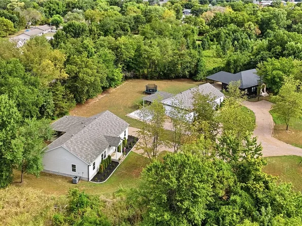 260 Fort Smith St SW, Gravette, AR 72736