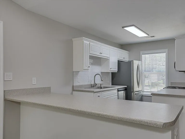 1239 Longpoint Dr — Photo 9