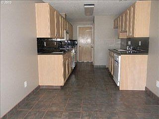 5th image of 9000 NE Lewis Dr