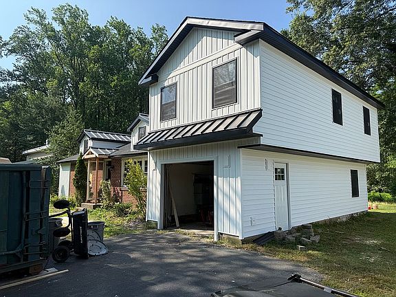 2nd image of 50 Manor Ln