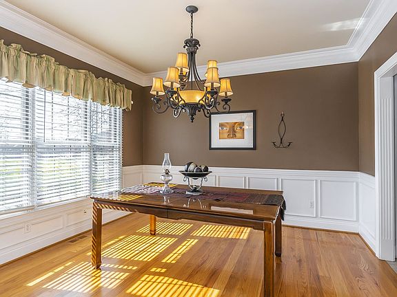 5th image of 1044 Bay Colony Dr