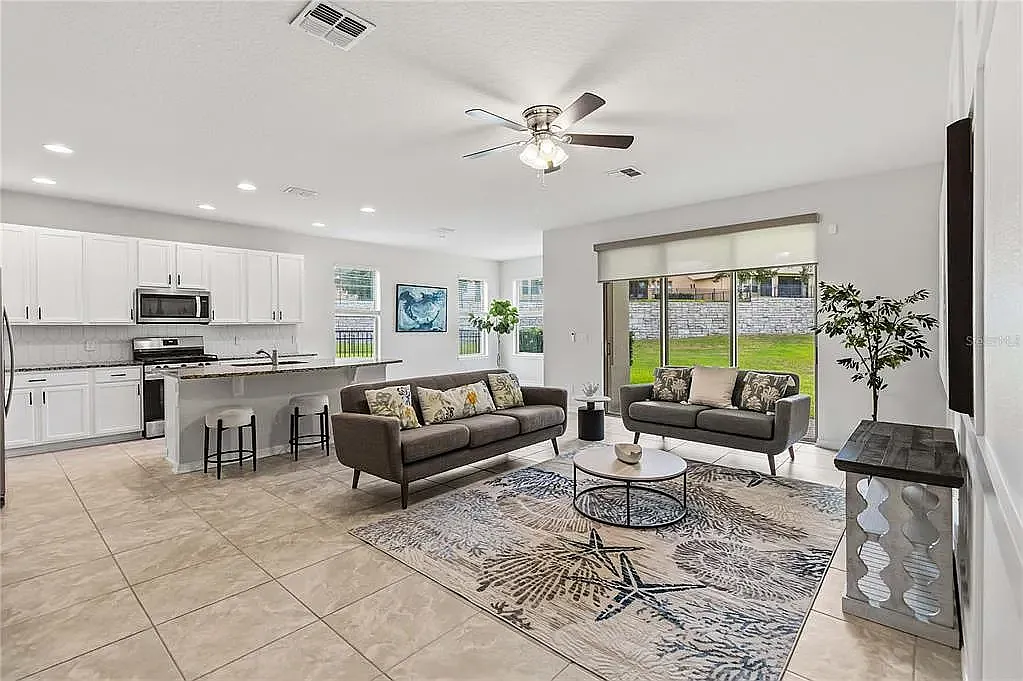 4 bed, 2782 sqft, $3,500 — Photo 4