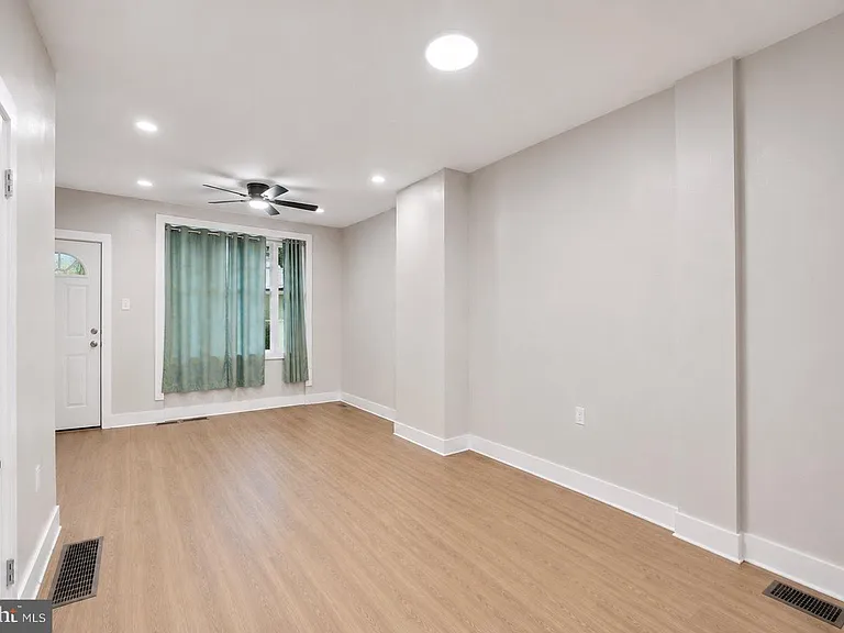 231 E Phil Ellena St — Photo 3