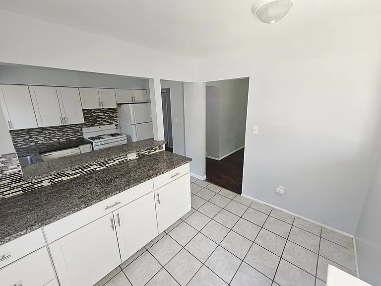 1534 E George Ave — Photo 4