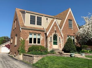460 S York St, Elmhurst, IL 60126