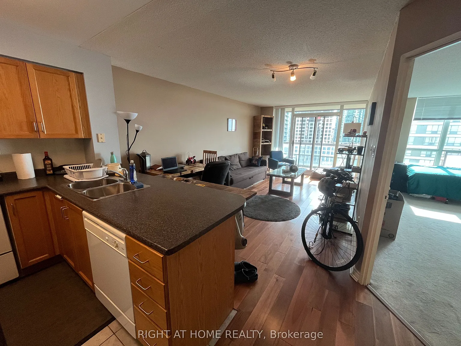 1 bed, $2,300 — Photo 4