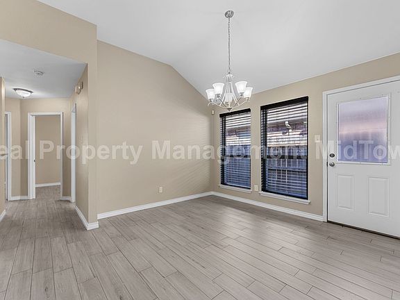 3rd image of 1605 Bob Dr