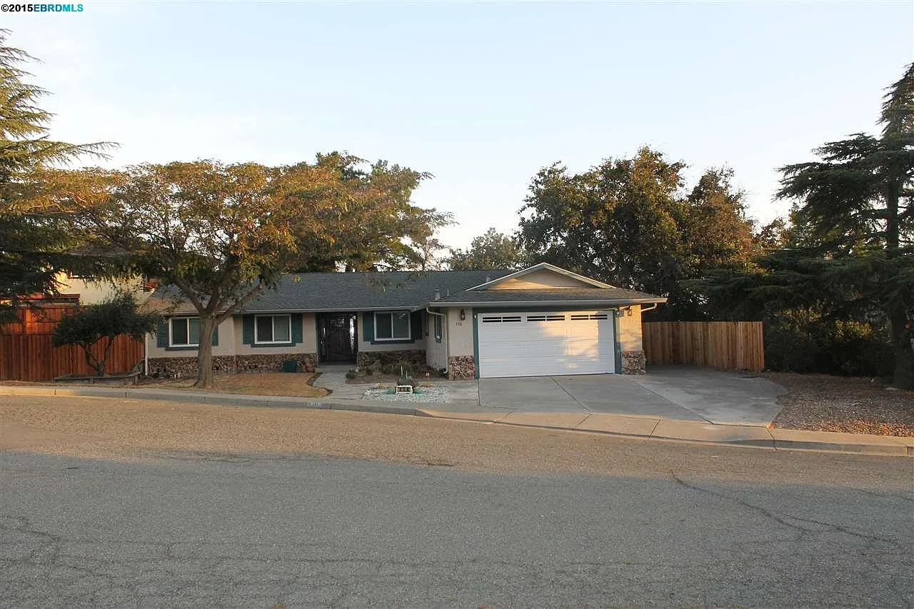 110 Yellowood Pl photo 1