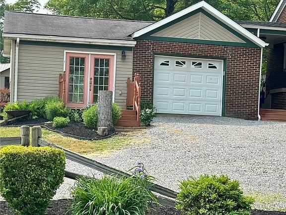 3rd image of 1215 Blaine Rd