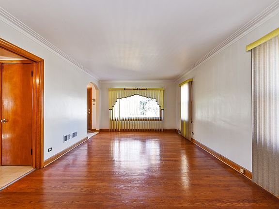 2nd image of 9607 S Maplewood Ave