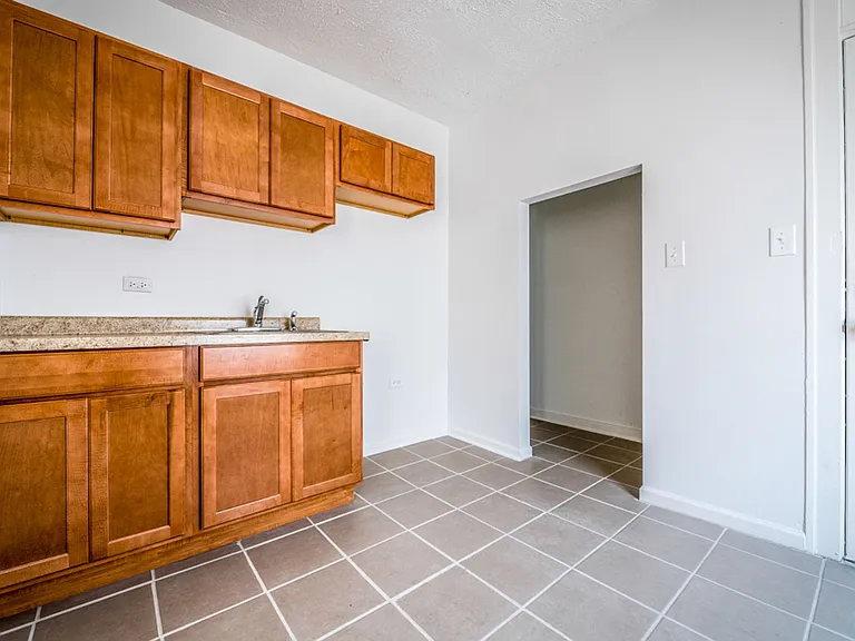 702 N Waller Ave — Photo 18
