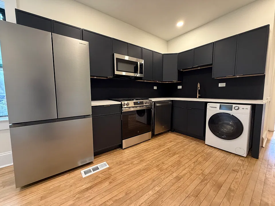 2303 N Leavitt St #1F