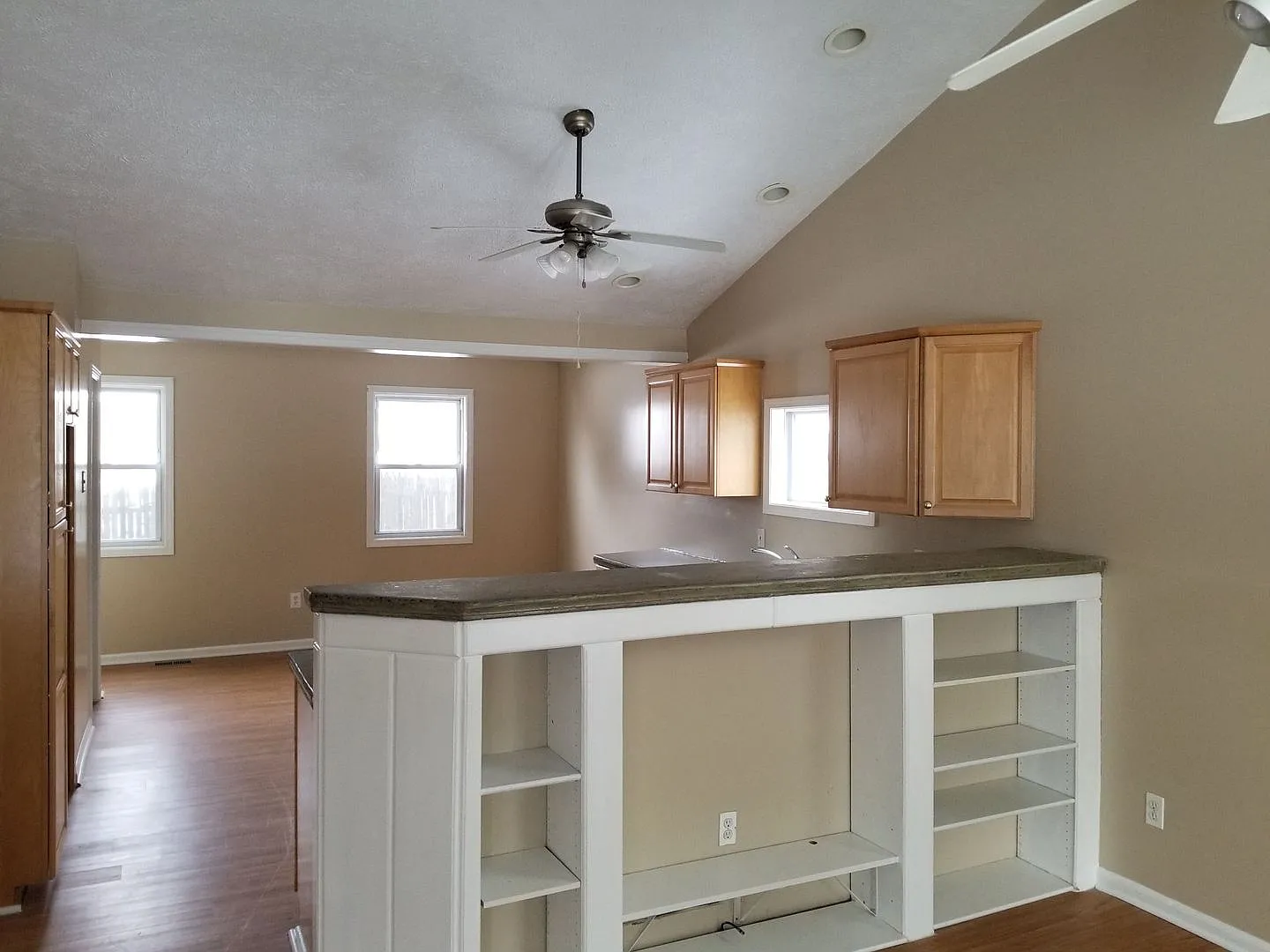 Cute! 2 bedroom single family home in Greece available 10/1 — Photo 4