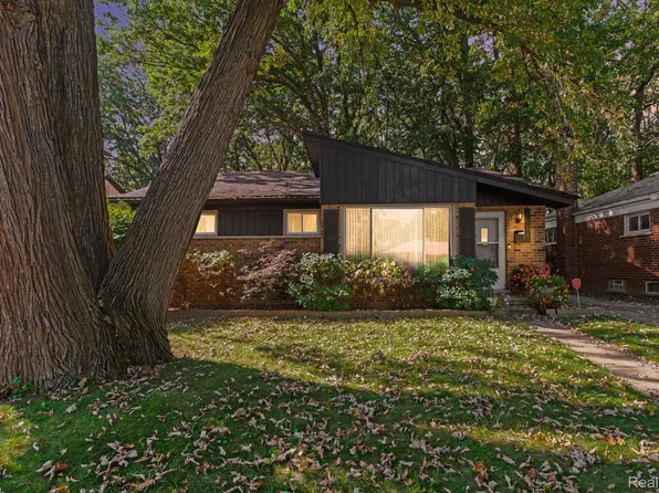 21671 Whitmore St, Oak Park, MI 48237