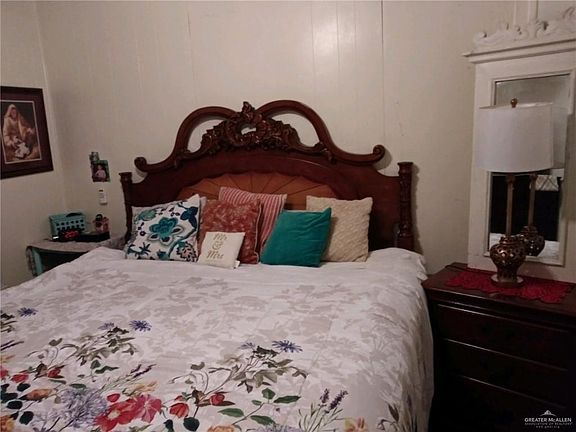 4th image of 113 W Bennett St