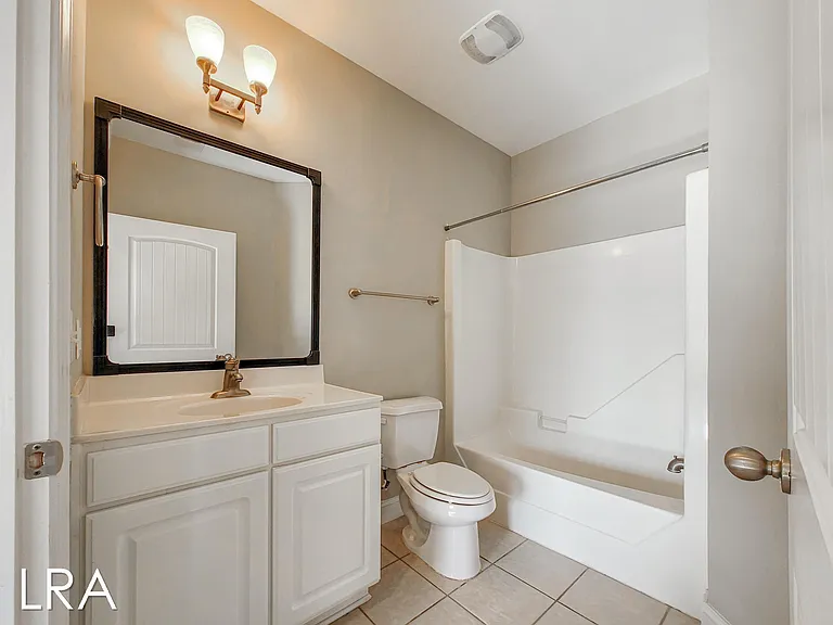 100 Gateway Dr #130 — Photo 22