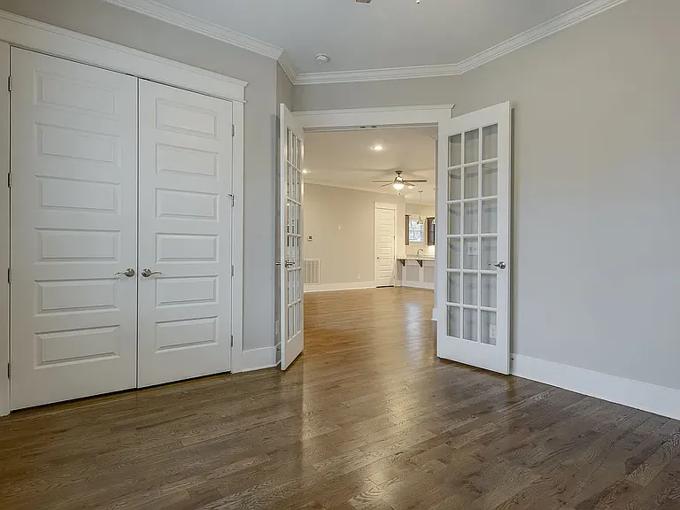 718 S 13th St — Photo 22