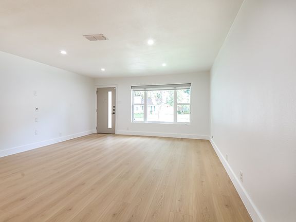 4th image of 7412 Fenton Dr