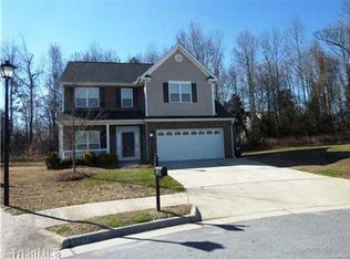 208 Waters Edge Dr, Archdale, NC 27263